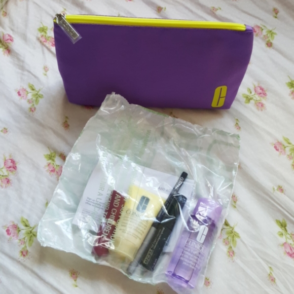 Clinique Other - Clinique Cosmetic set & Makeup case bag